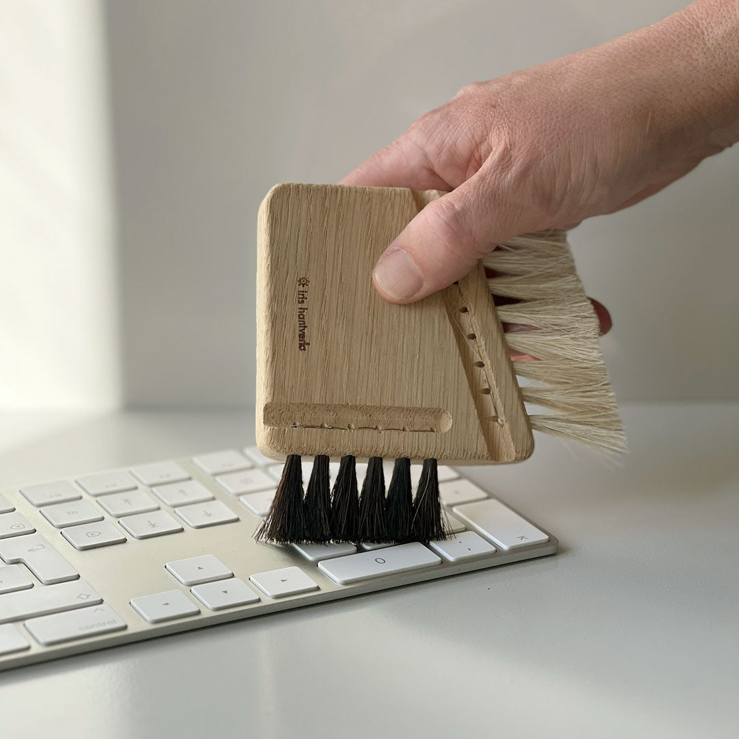 Computer brush