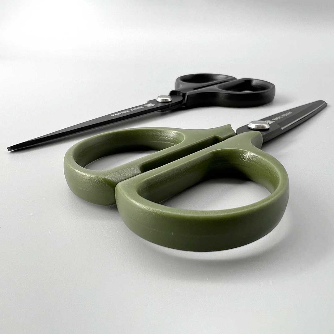 Papier Tigre scissors in khaki green and black