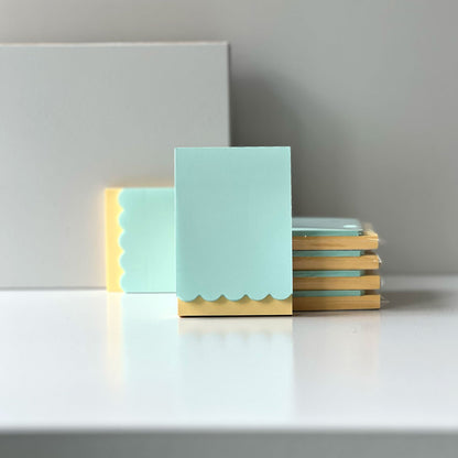 Sticky notes scalloped blue