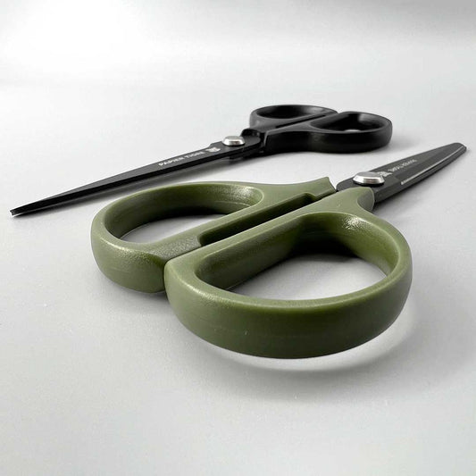 Papier Tigre scissors in khaki green and black