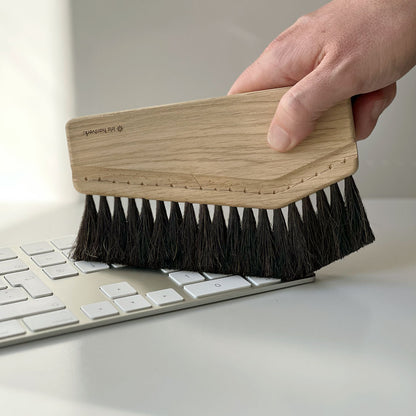 Computer brush